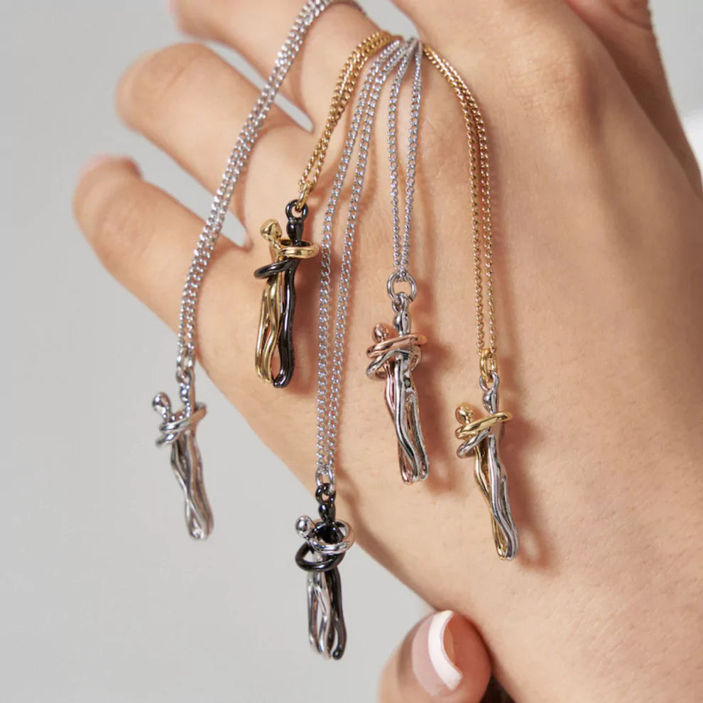 חיבוק שלא נגמר